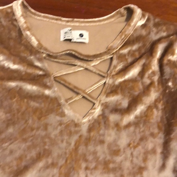 Top - Picture 2 of 2